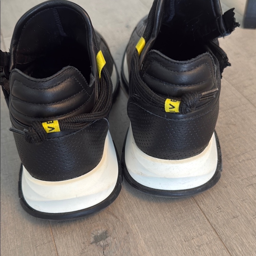 Givenchy Spectre Black and White Sneakers Modern Athletic Design, EUR39 - Picture 4 of 7